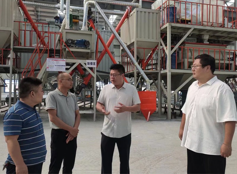 襄阳高新技术产业开发区党工委书记管委会访问湖北宸元新材料科技有限公司
